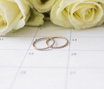 wedding-rings-calendar-date-with-yellow-roses wedding-rings-calendar-date-with-yellow-roses